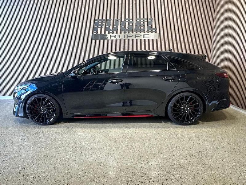 Gebraucht Kia ProCeed GT 204 PS (150 kW) 2023 (1k) zilinaschwarz met. Kombi