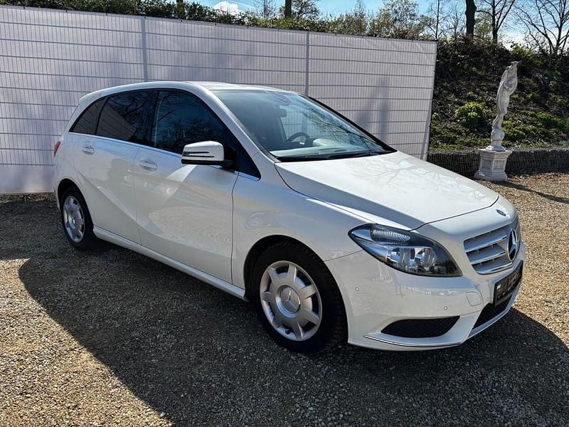 Gebraucht Mercedes B180 122 PS (89 kW) 2013 Weiß Van / Kleinbus