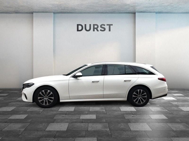 Gebraucht Mercedes E220 197 PS (144 kW) 2024 Polarweiss  unilack Limousine