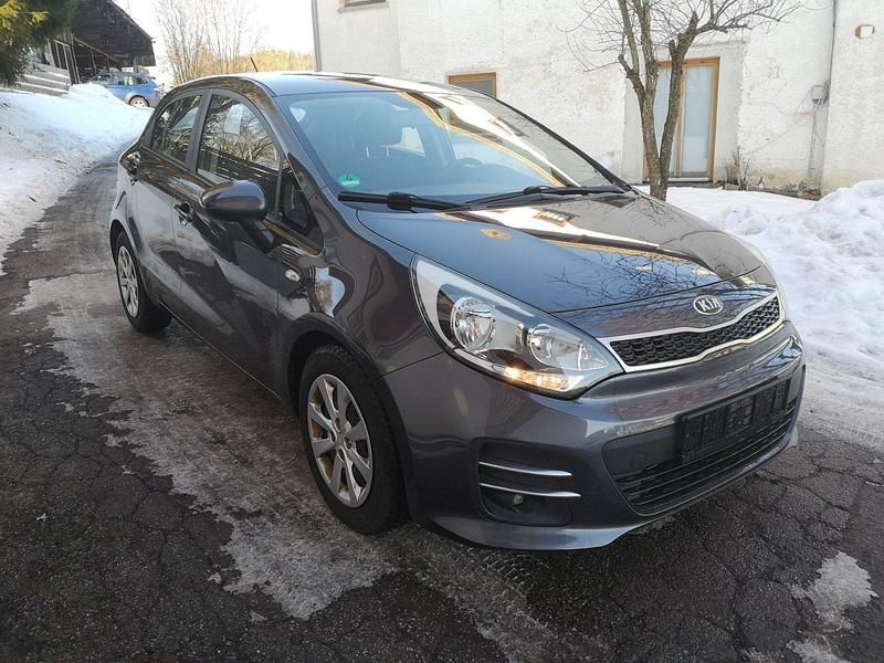Gebraucht Kia Rio 90 PS (66 kW) 2015 Grau Kleinwagen