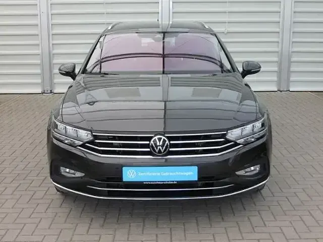 Gebraucht VW Passat Elegance 150 PS (110 kW) 2022 Grau Kombi