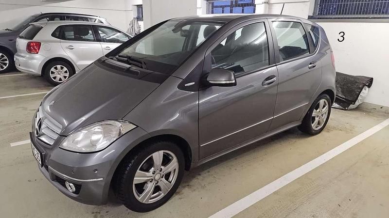 Gebraucht 2011 Mercedes 180 Avantgarde Limousine | 10.550 € (Guter Preis) - Bild 1/3