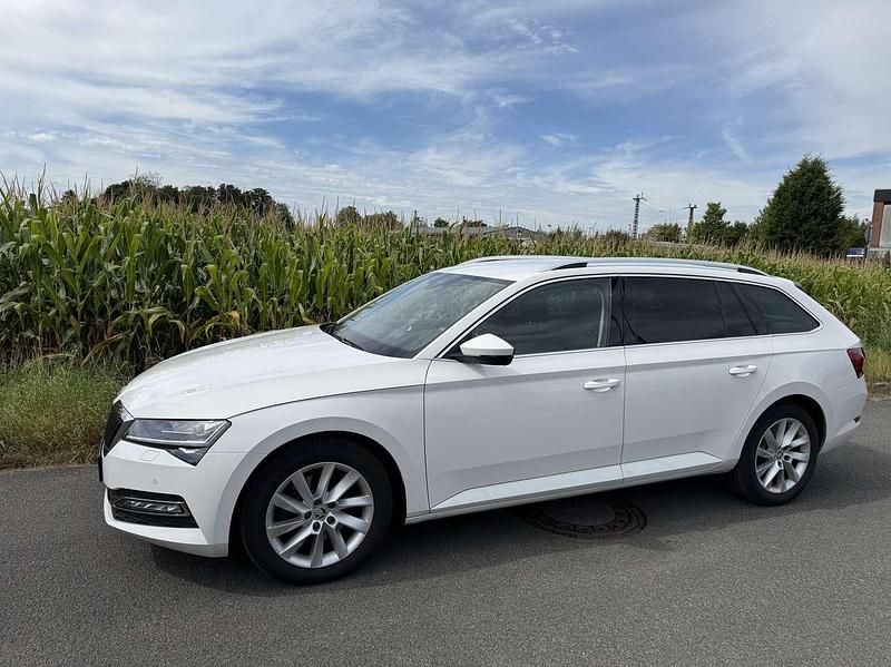 Weiß Gebraucht 2019 Skoda Superb Style Kombi | 17.000 € (Guter Preis) - Bild 1/4