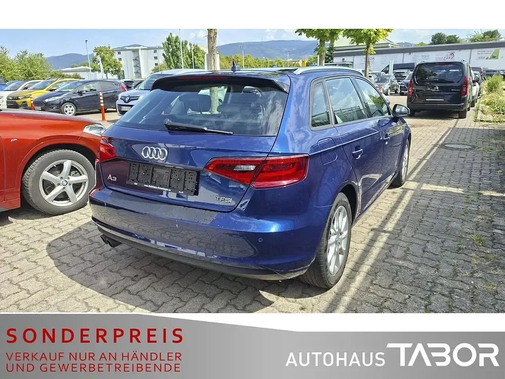 Gebraucht Audi A3 Attraction 125 PS (91 kW) 2015 Scubablau metallic Limousine