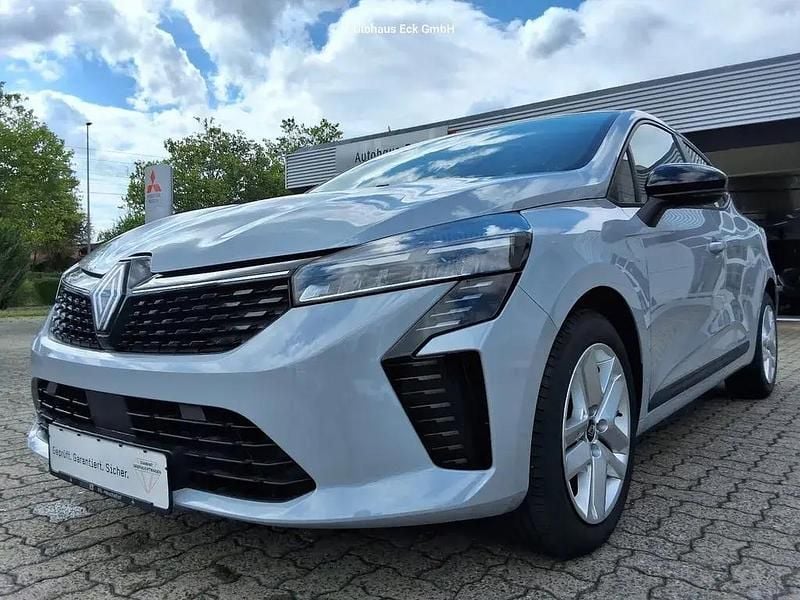 Grau Gebraucht 2025 Renault Clio V Evolution Limousine | 18.860 € (Fairer Preis) - Bild 1/4
