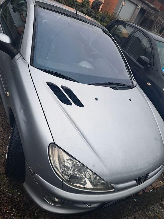 Gebraucht Peugeot 206 CC Quiksilver 109 PS (80 kW) 2005 Silber Cabrio