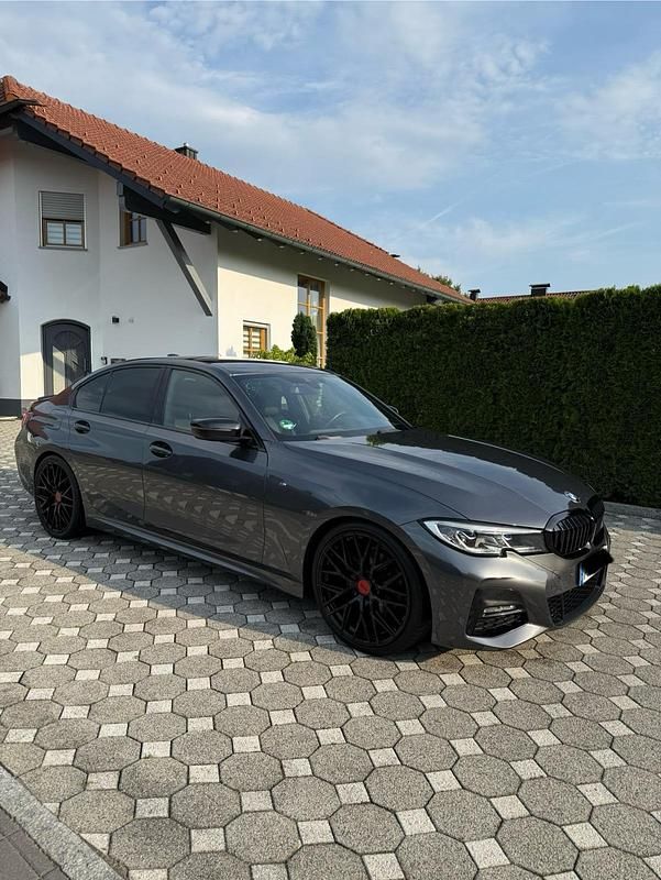 Gebraucht BMW 320 184 PS (135 kW) 2020 Grau Limousine