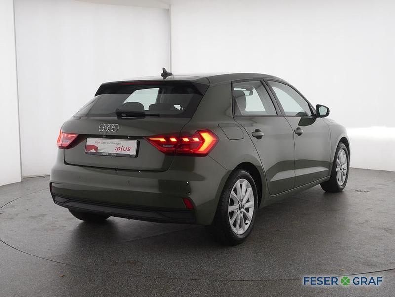 Gebraucht Audi A1 Sportback Comfort 95 PS (69 kW) 2025 Distriktgrün metallic mythosschwarz meta llic Kleinwagen