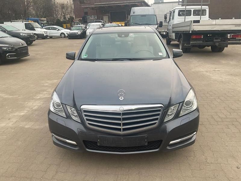 Gebraucht Mercedes E220 170 PS (125 kW) 2010 Grau Limousine