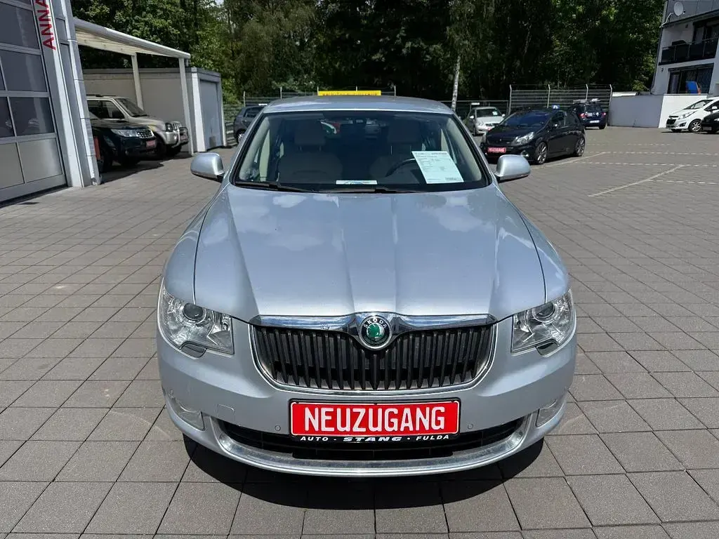 Gebraucht Skoda Superb Elegance 160 PS (117 kW) 2011 Silber Limousine
