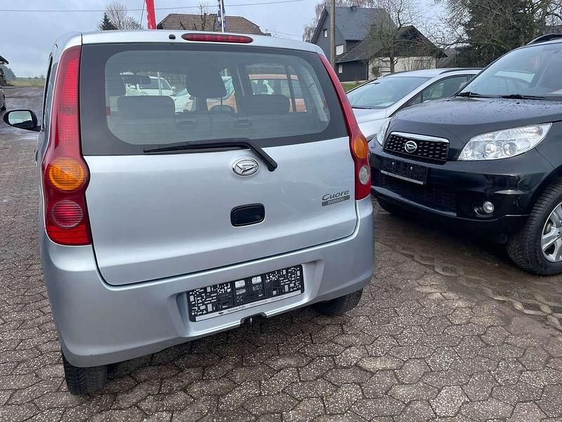 Gebraucht Daihatsu Cuore 69 PS (50 kW) 2012 Silberperleffekt Kleinwagen