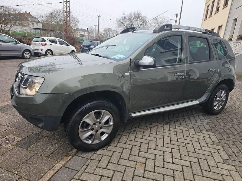 Grün Gebraucht 2015 Dacia Duster Prestige SUV | 5.900 € (Guter Preis) - Bild 1/4