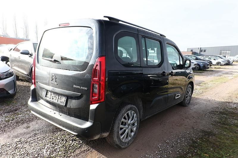 Gebraucht Citroën Berlingo Feel 131 PS (96 kW) 2018 Onyx schwarz metallic Van / Kleinbus