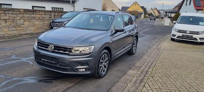 Grau Gebraucht 2019 VW Tiguan Comfortline SUV | 21.900 € (Fairer Preis) - Bild 1/4