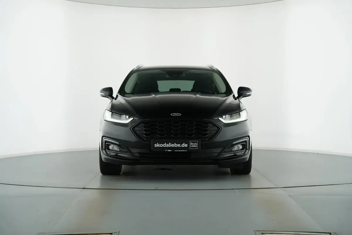 Gebraucht Ford Mondeo Titanium 190 PS (139 kW) 2019 Iridiumschwarz metallic Kombi