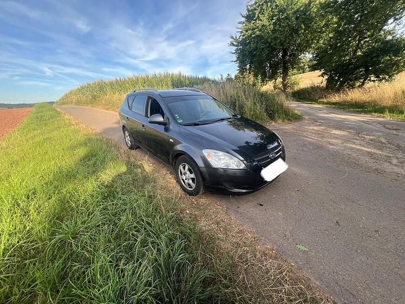 Grau Gebraucht 2009 Kia Ceed Kombi | 4.150 € (Guter Preis) - Bild 1/4