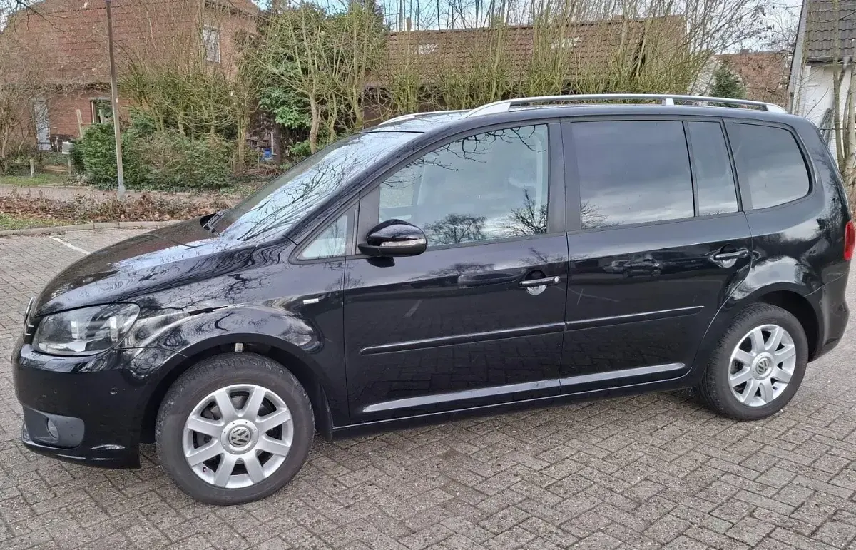 Gebraucht VW Touran Cup 106 PS (77 kW) 2014 Schwarz Van / Kleinbus