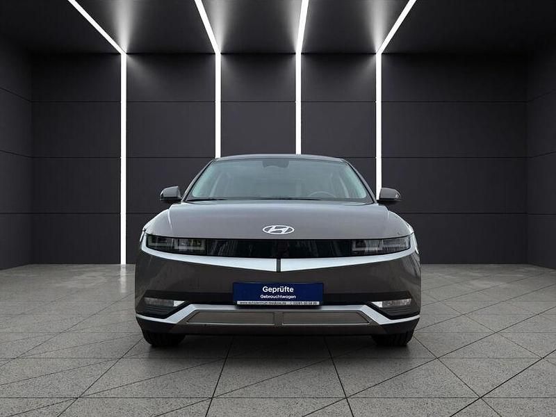 Mystic olive / mic (metallic) Gebraucht 2022 Hyundai Ioniq 5 SUV | 24.690 € (Guter Preis) - Bild 1/4
