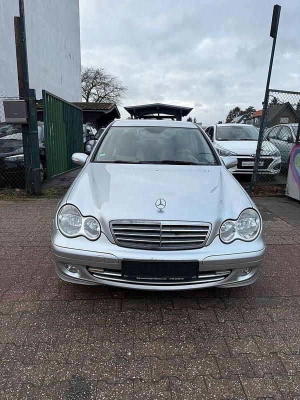Gebraucht Mercedes C180 143 PS (105 kW) 2005 Brillantsilber  metalliclack Limousine