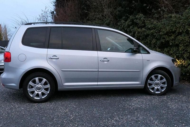Gebraucht VW Touran Match 105 PS (77 kW) 2013 Silber Van / Kleinbus
