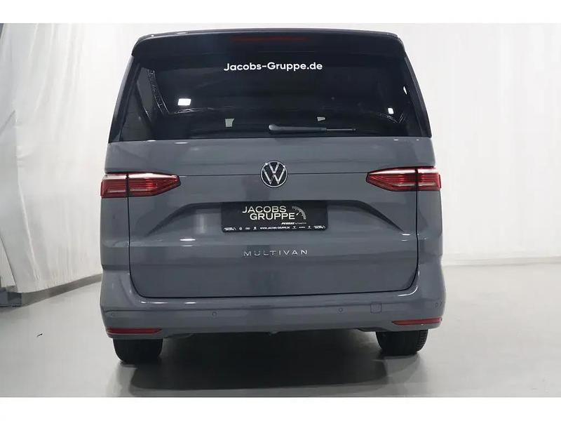 Gebraucht VW Multivan Life 110 PS (80 kW) 2025 Grau Van