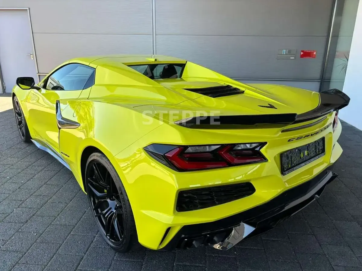 Neu Corvette Z06 646 PS (475 kW) 2025 Accelerate yellow Cabrio