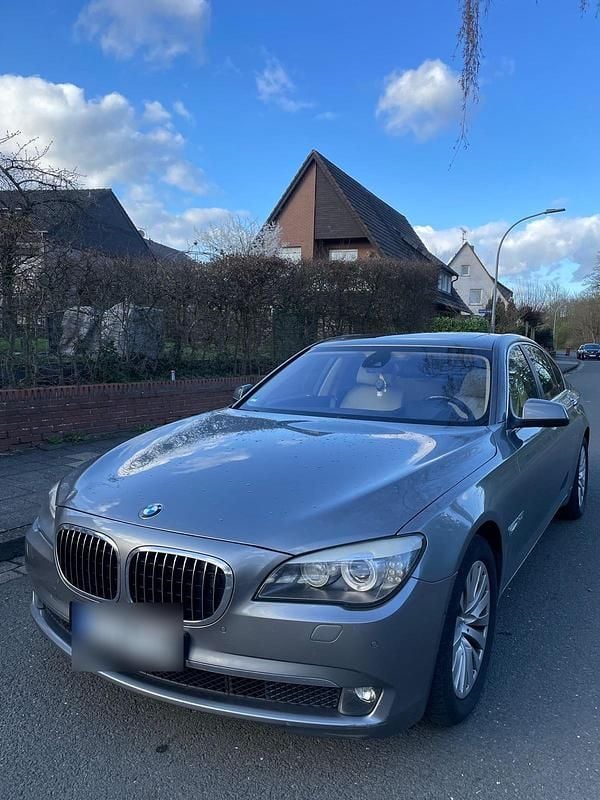 Gebraucht BMW 740 306 PS (225 kW) 2012 Silber Limousine