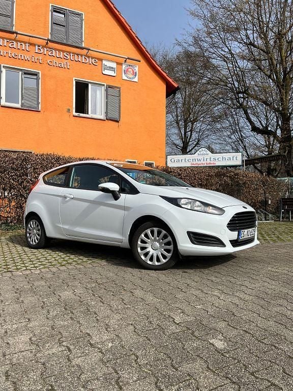 Gebraucht Ford Fiesta Trend 60 PS (44 kW) 2013 Weiß Kleinwagen