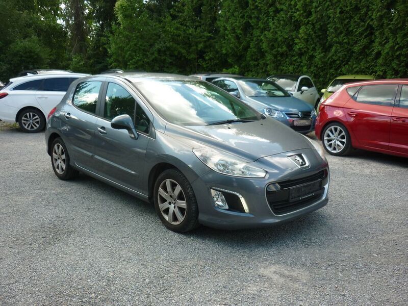 Gebraucht Peugeot 308 Active 111 PS (81 kW) 2011 Grau Limousine
