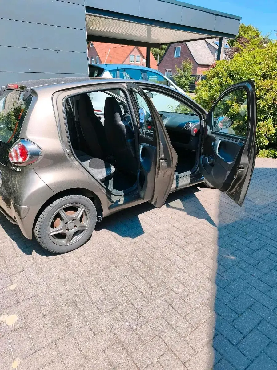 Gebraucht Toyota Aygo 70 PS (51 kW) 2012 Braun Kleinwagen