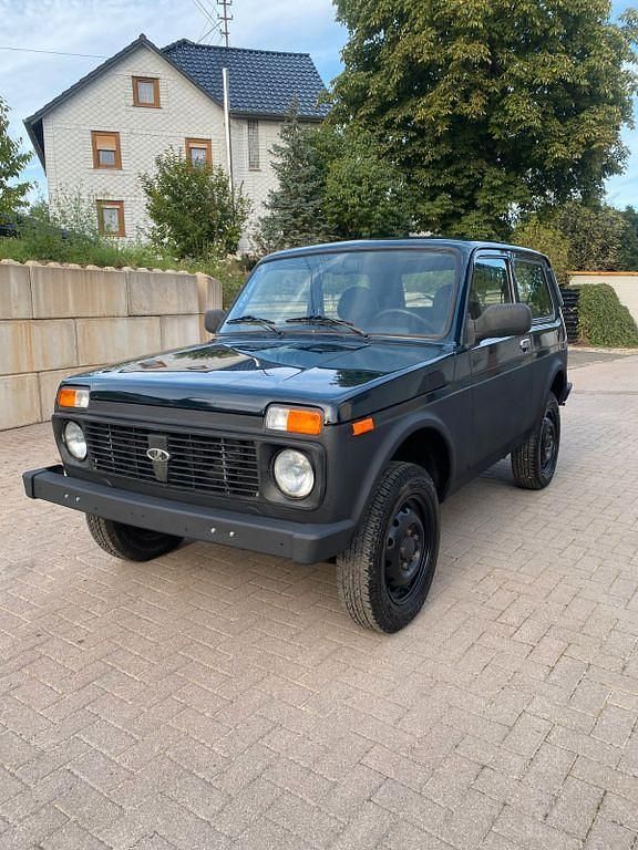 Grün Gebraucht 2012 Lada niva SUV | 6.490 € (Superpreis) - Bild 1/4