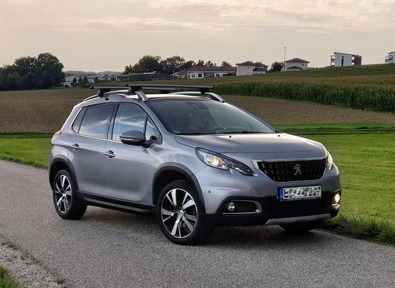 Grau Gebraucht 2017 Peugeot 2008 SUV | 6.500 € (Guter Preis) - Bild 1/4