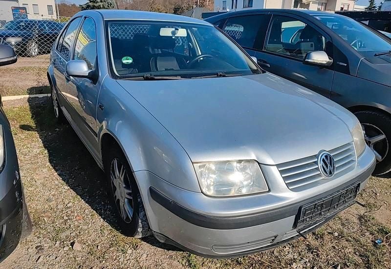 Second-hand VW Bora 75 CP (55 kW) 2003 Gri Berlinǎ