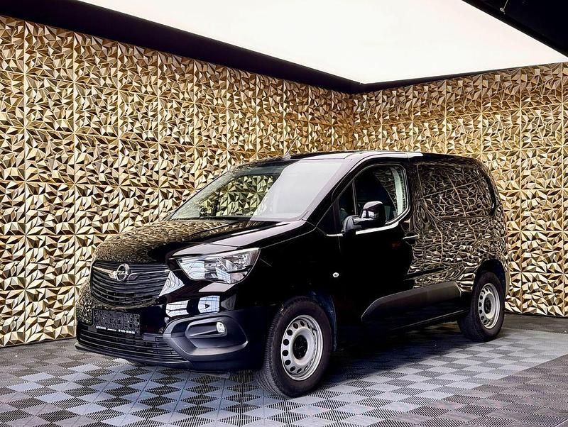 Nacht schwarz/noir onyx Gebraucht 2019 Opel Combo Van / Kleinbus | 10.740 € (Guter Preis) - Bild 1/4