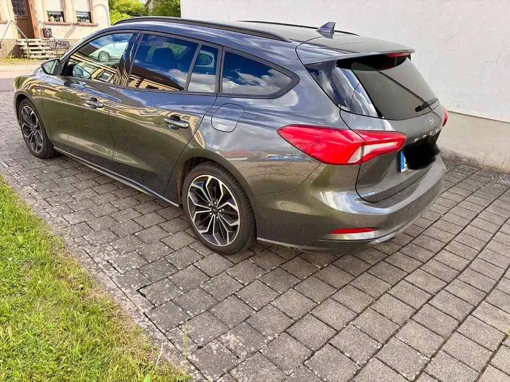 Gebraucht Ford Focus ST-Line 150 PS (110 kW) 2020 Grau Limousine