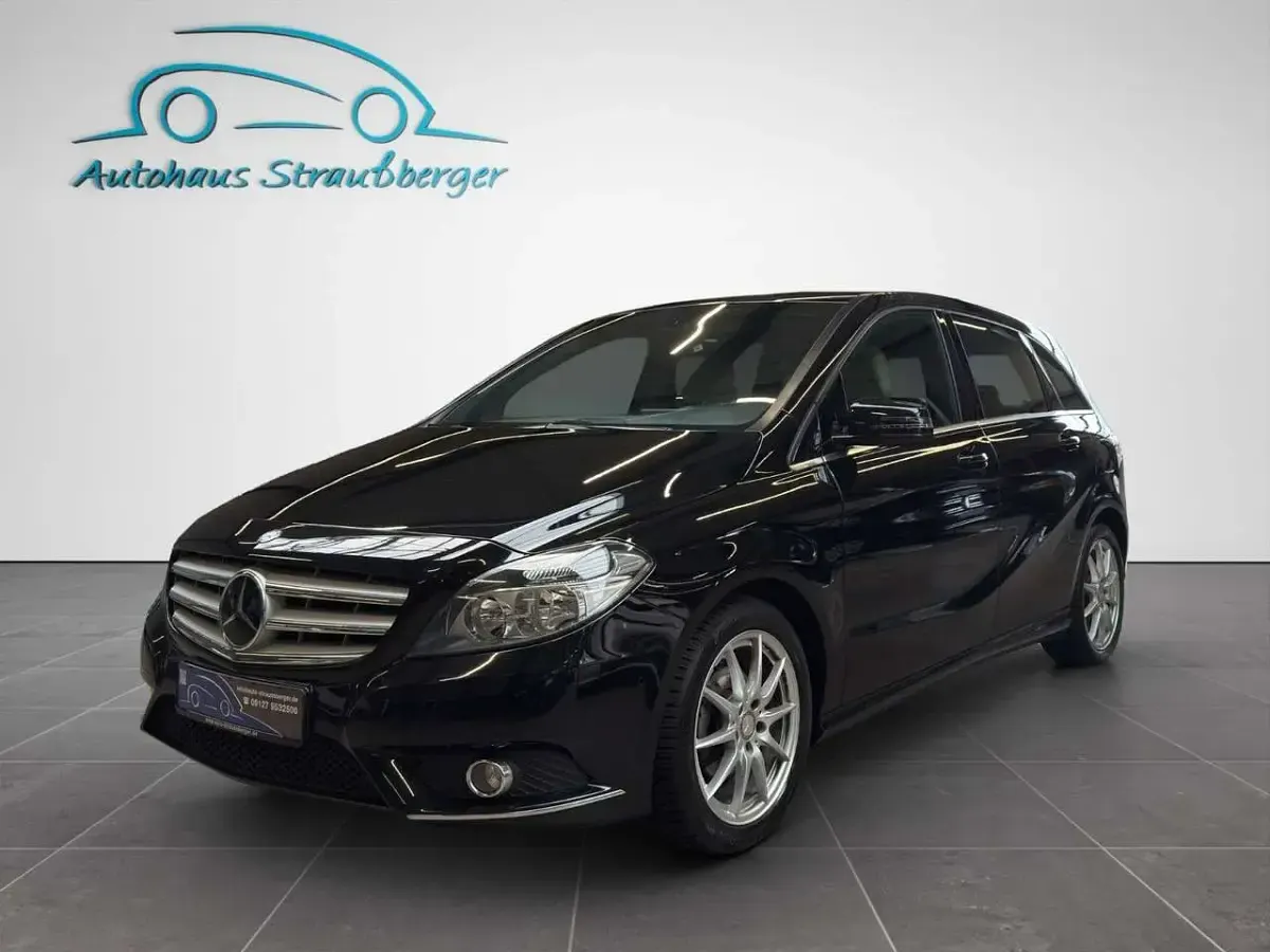 Używany Mercedes B180 122 KM (89 kW) 2013 Czarny Minivan