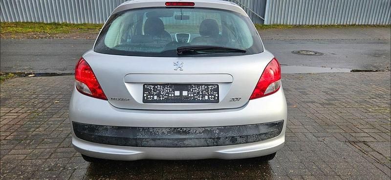 Gebraucht Peugeot 207 73 PS (53 kW) 2010 Silber Limousine