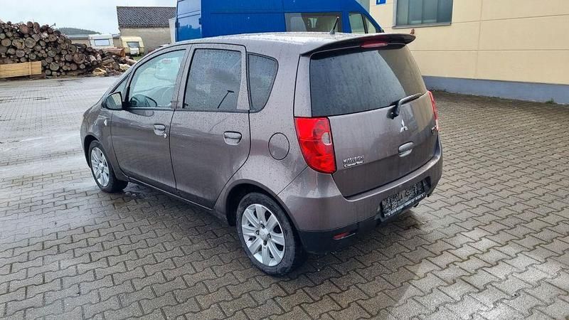 Gebraucht Mitsubishi Colt 95 PS (69 kW) 2012 Braun Kleinwagen