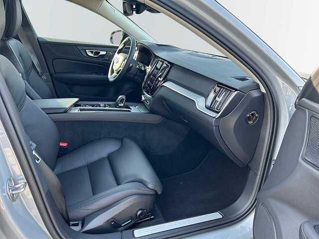 Gebraucht Volvo V60 145 PS (106 kW) 2025 Kombi