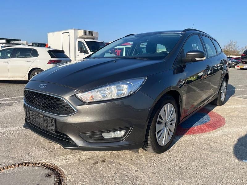Gebraucht Ford Focus 120 PS (88 kW) 2016 Grau Limousine