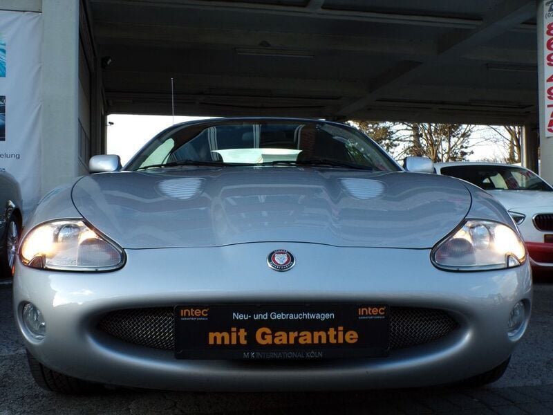 Silber Gebraucht 2001 Jaguar XKR Supercharged Cabrio | 22.900 € (Superpreis) - Bild 1/4