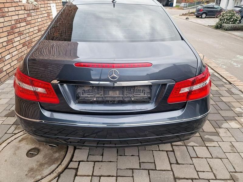 Gebraucht Mercedes E250 204 PS (150 kW) 2011 Grau Coupé