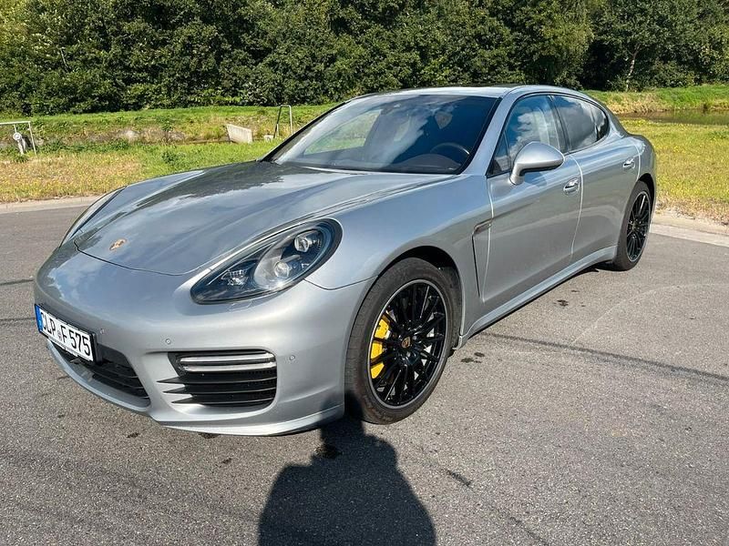 Silber Gebraucht 2014 Porsche Panamera Turbo Executive Limousine | 35.900 € (Teuer) - Bild 1/4