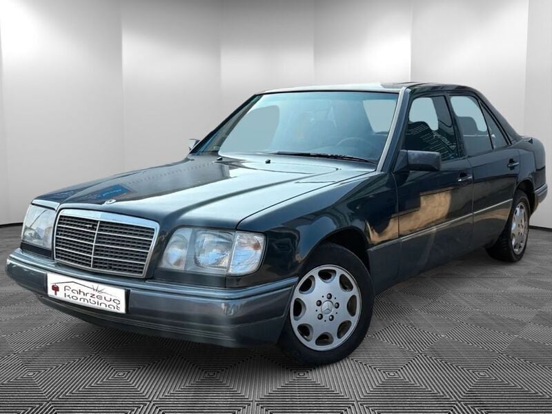 Schwarz Gebraucht 1993 Mercedes E300 Limousine | 7.960 € - Bild 1/4