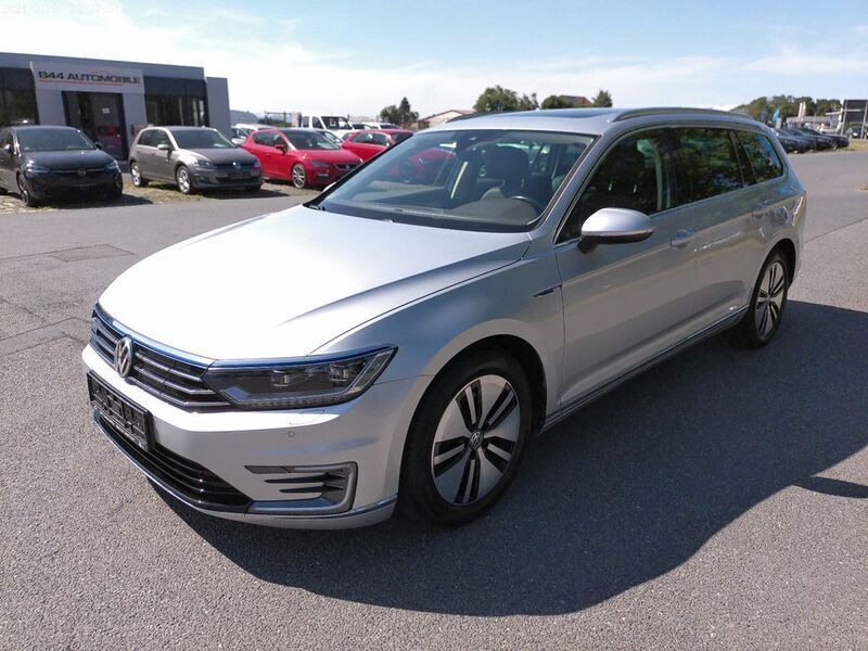 Reflexsilber metallic Gebraucht 2015 VW Passat Highline Kombi | 16.900 € (Guter Preis) - Bild 1/4