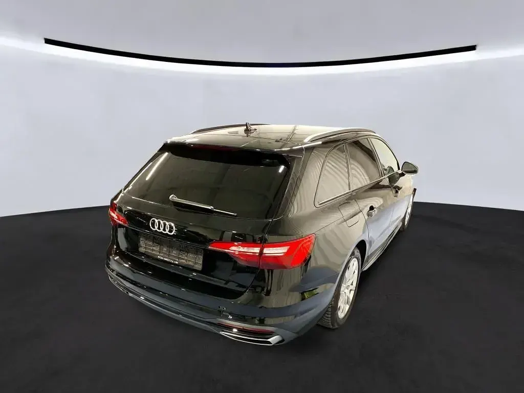 Gebraucht Audi A4 Advanced Plus 150 PS (110 kW) 2023 Mythosschwarz metallic Kombi