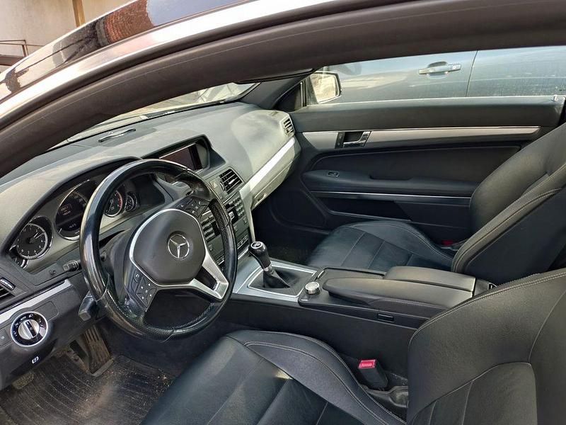 Gebraucht Mercedes E200 Avantgarde 184 PS (135 kW) 2012 Schwarz Coupé