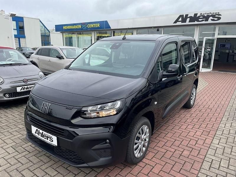 Neu Fiat Doblò 131 PS (96 kW) 2025 Schwarz Van / Kleinbus