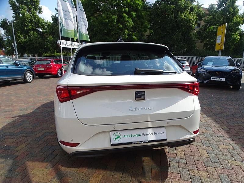 Gebraucht Seat Leon 150 PS (110 kW) 2022 Weiß Limousine