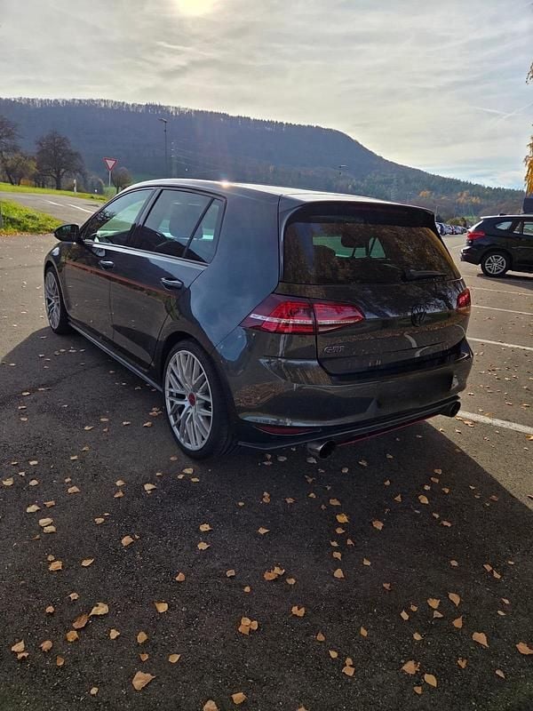 Gebraucht VW Golf VII GTI 220 PS (161 kW) 2015 Grau Kleinwagen